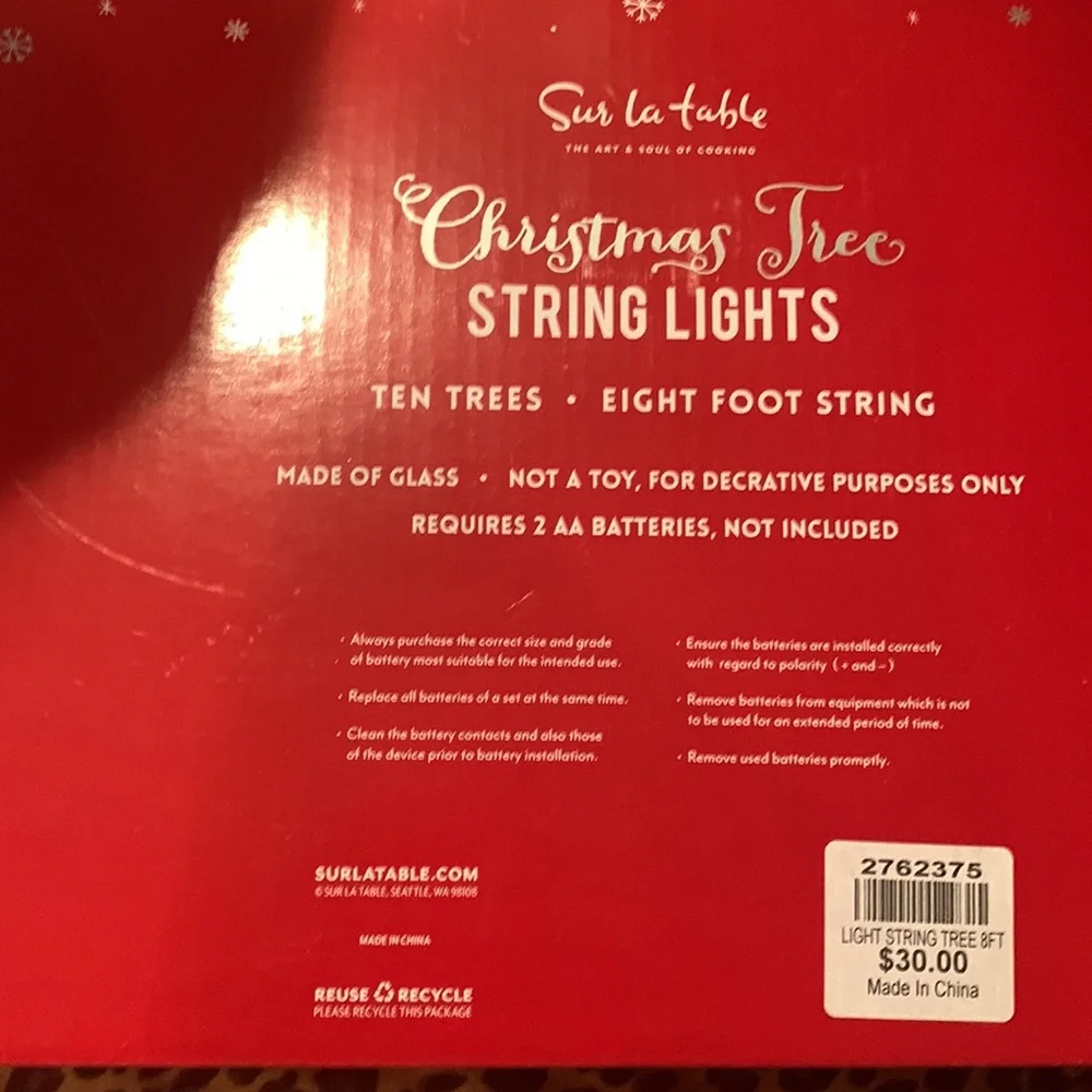 Sur la table Glass Christmas Tree Lights. Battery operated! Adorable!